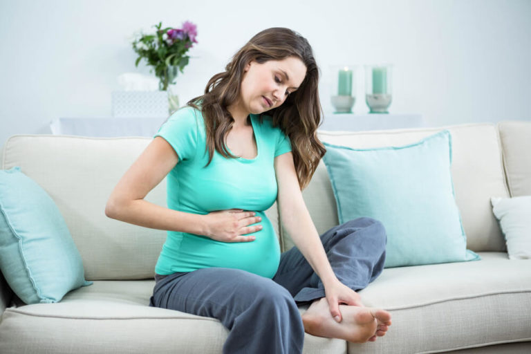 Hamilelikte Ayak Şişmesi Neden Olur? Nasıl Önlenir? Kivi Tadında