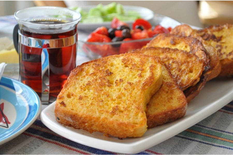 Kahvaltılık Enfes Lezzet “Yumurtalı Ekmek” Tarifi