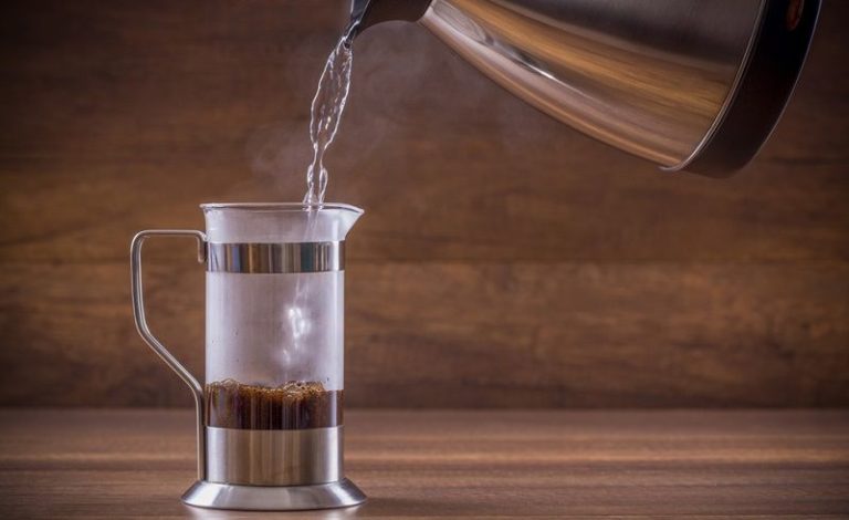 French Press İle Kahve Nasıl Demlenir? Kivi Tadında