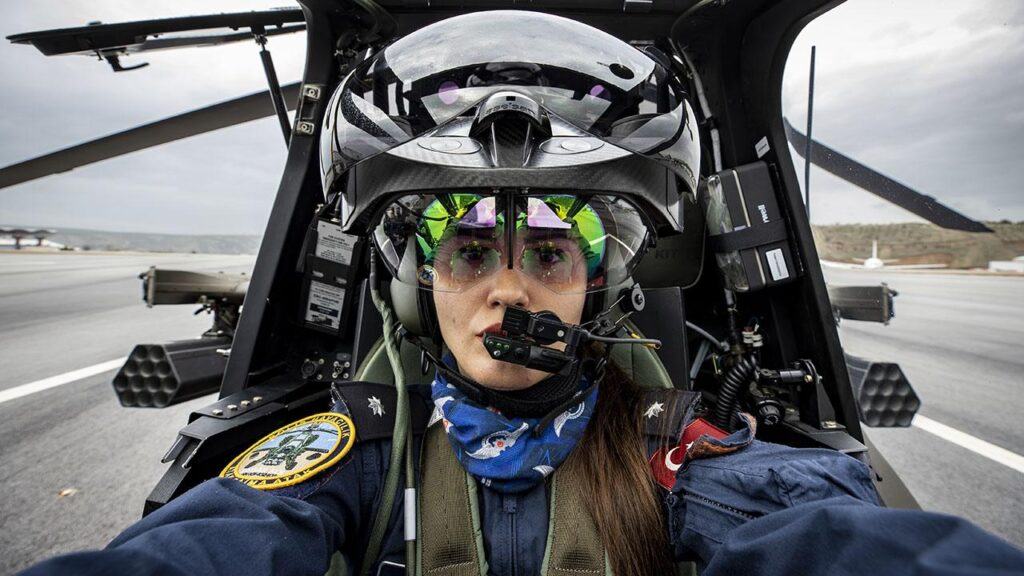 Türkiye'nin İlk Kadın Taarruz Helikopter Pilotu