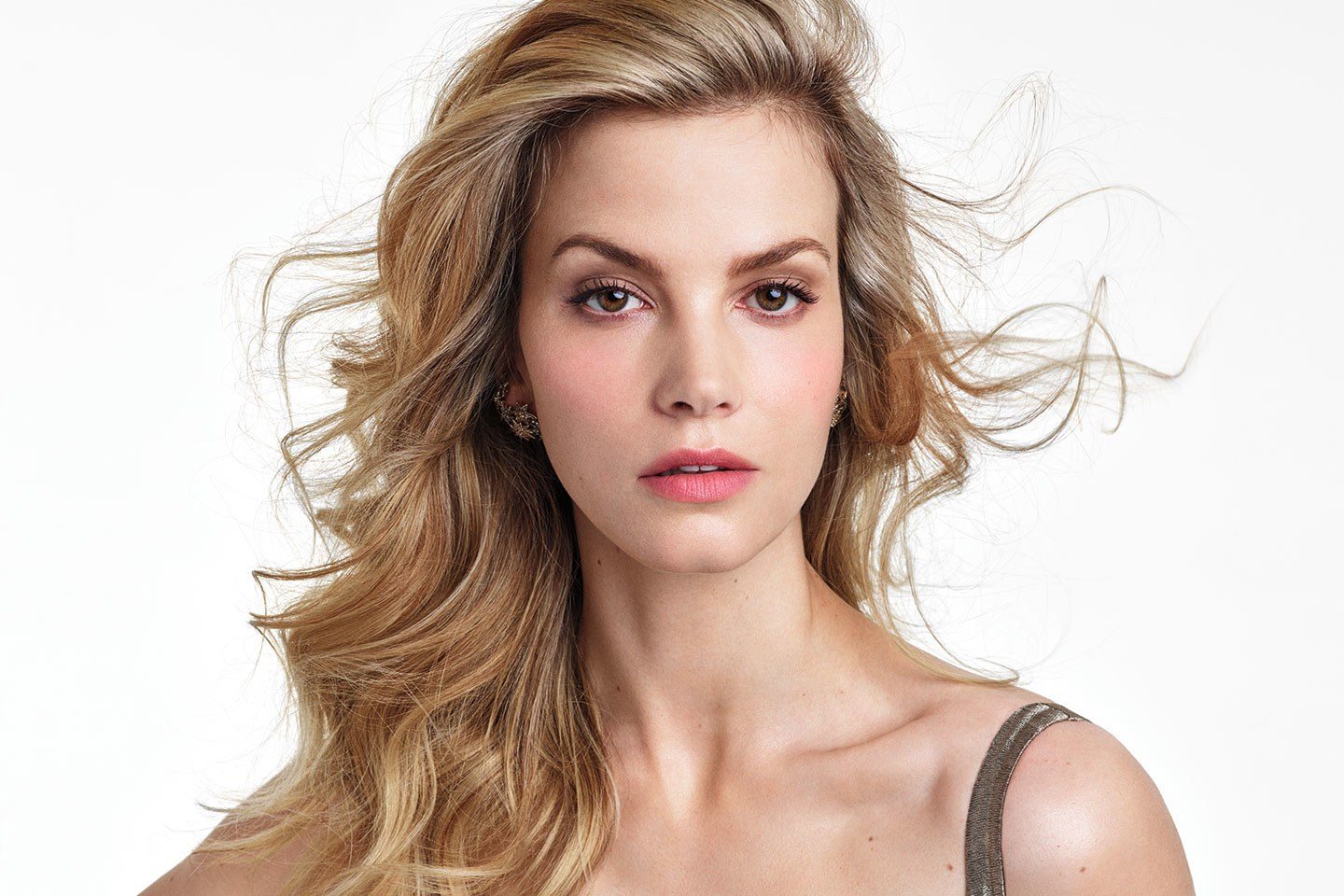 Sylvia Hoeks