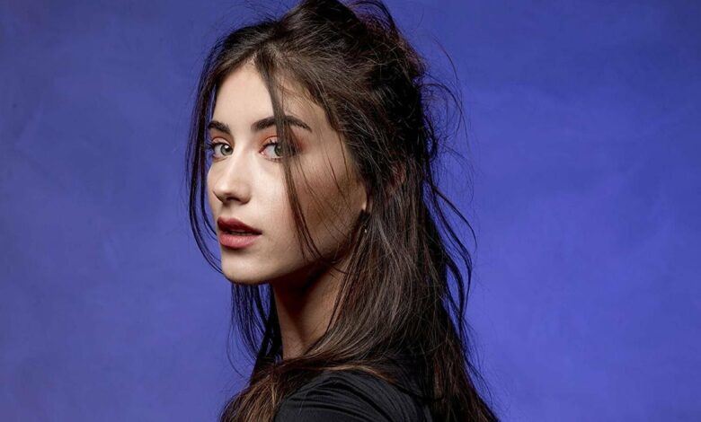 Hazal Kaya Kimdir?