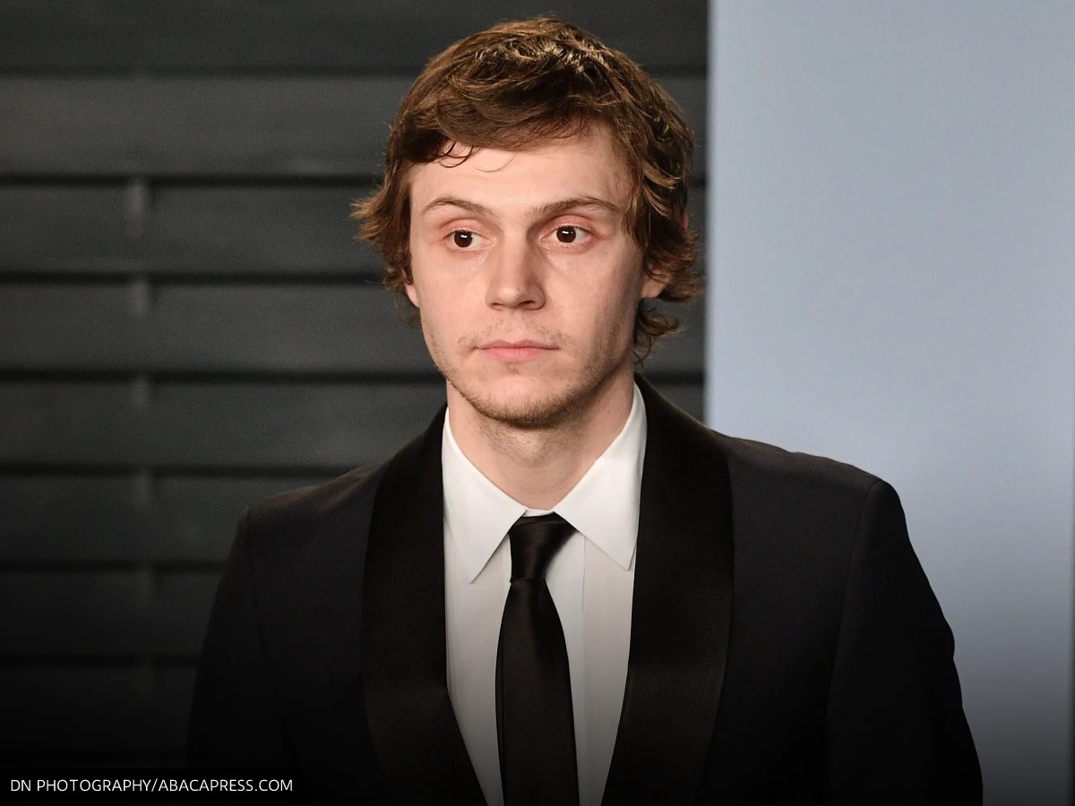 Evan Peters 