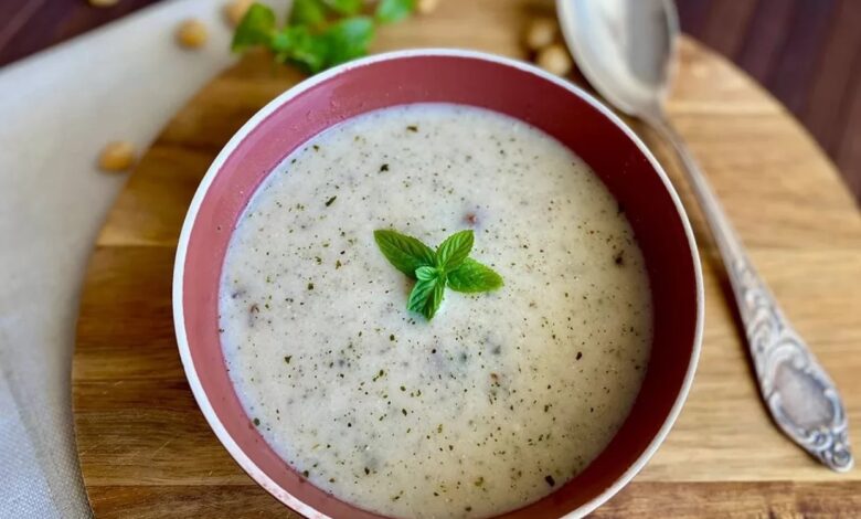 Erişteli Soğuk Yoğurt Çorbası Tarifi