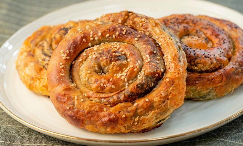 Sırrı Sosunda Saklı El Açması Tadında Börek Tarifi