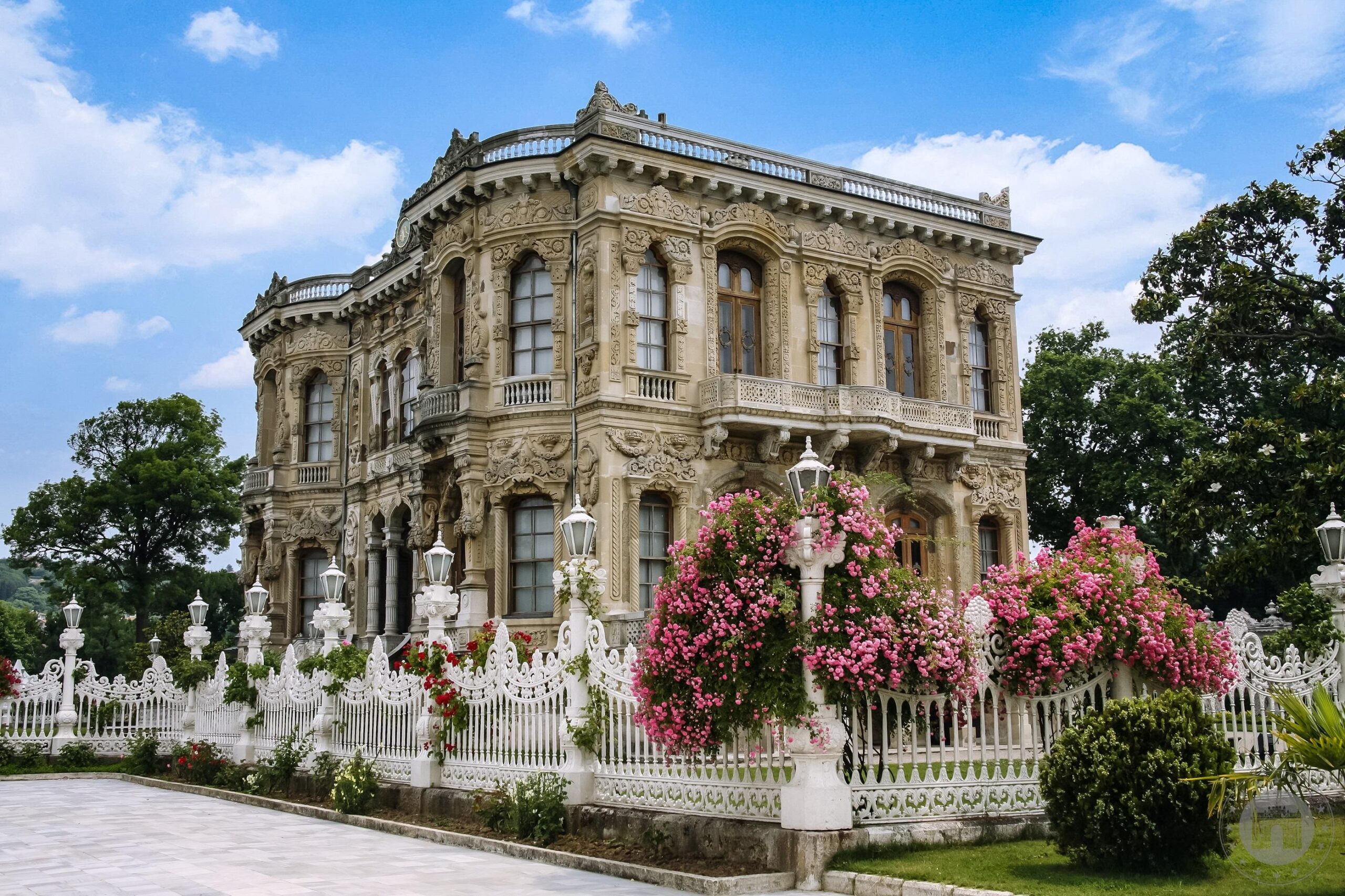 İstanbul´un Göbeğinde Mutlaka Görülmesi Gereken "Ihlamur Kasrı"